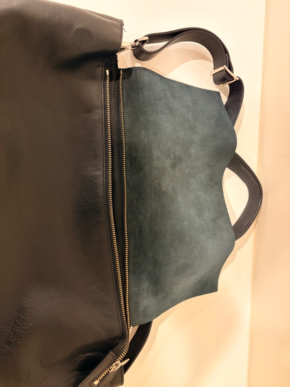 HOST PICK **** COS leather bag - Picture 2 of 7